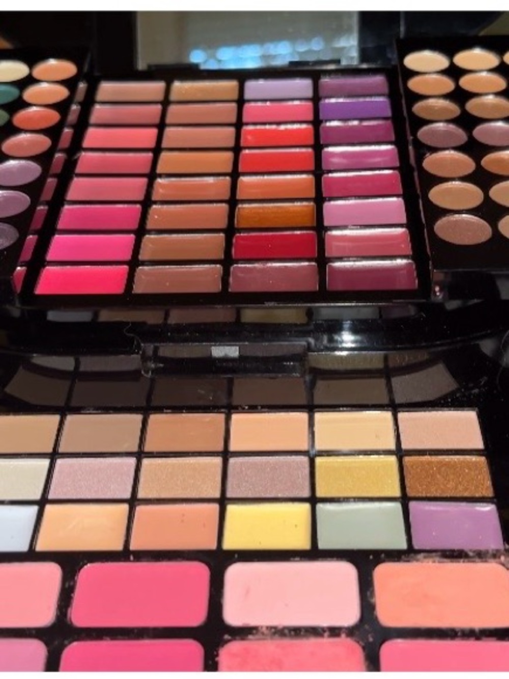 Christian Siriano Pink, Coral & Neutral Eyeshadow & Lip Palette